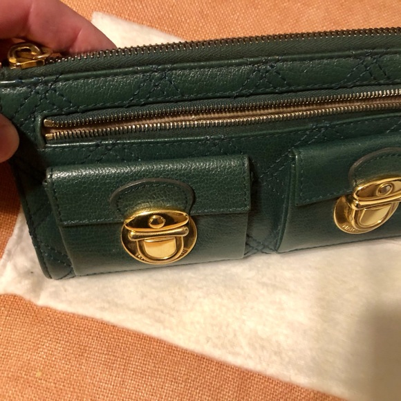 🌴🤩AUTHENTIC MARC JACOBS DESIGNER QUILTED LEATHER ZIP TOP GREEN WALLET😍 - Picture 4 of 16